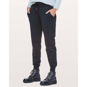 Lululemon Warm Down Jogger II - 28" - Size 6 - Black